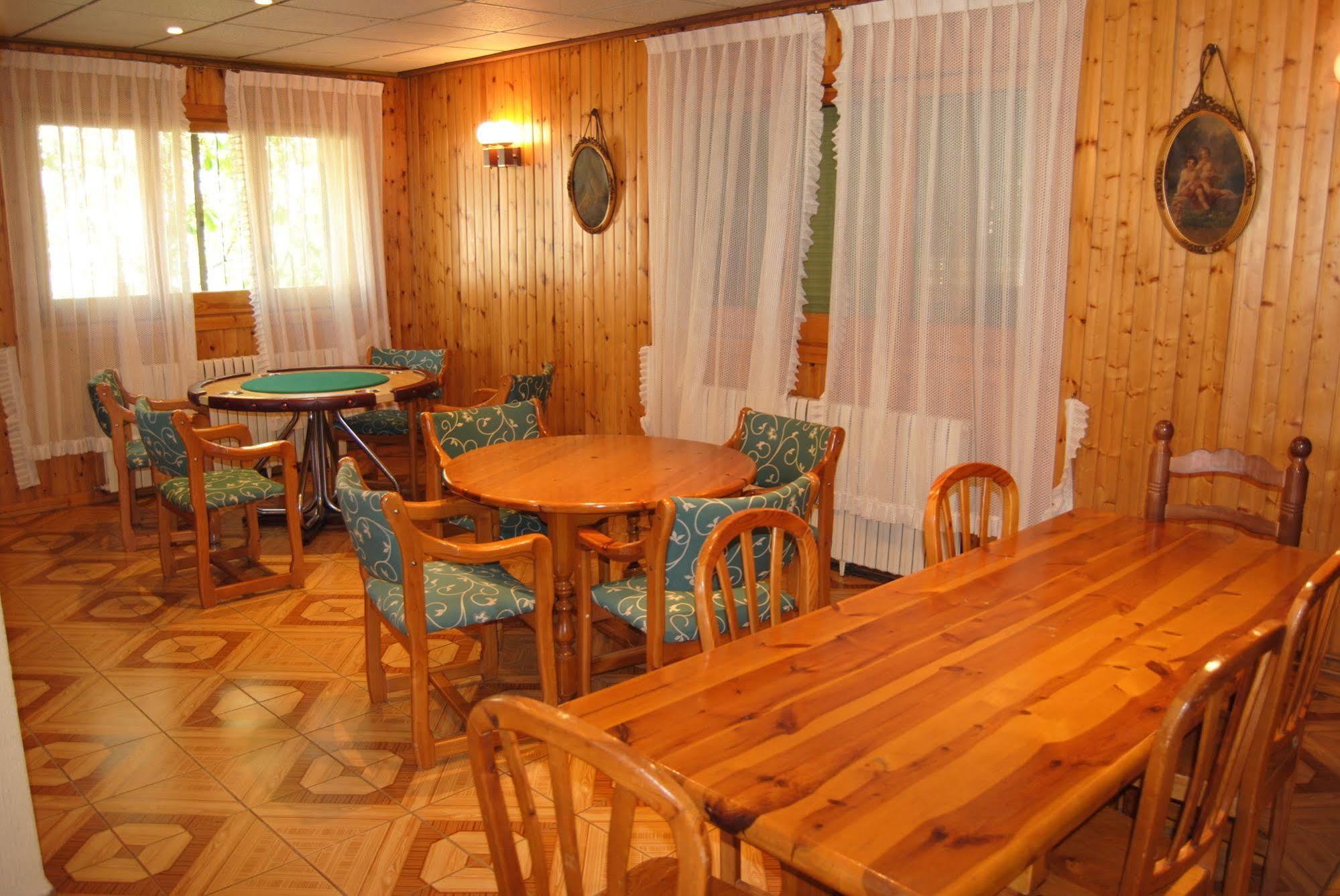 Hotel Suiza Bronchales Luaran gambar