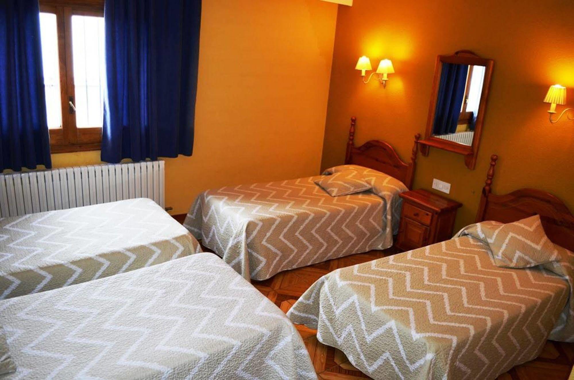 Hotel Suiza Bronchales Luaran gambar