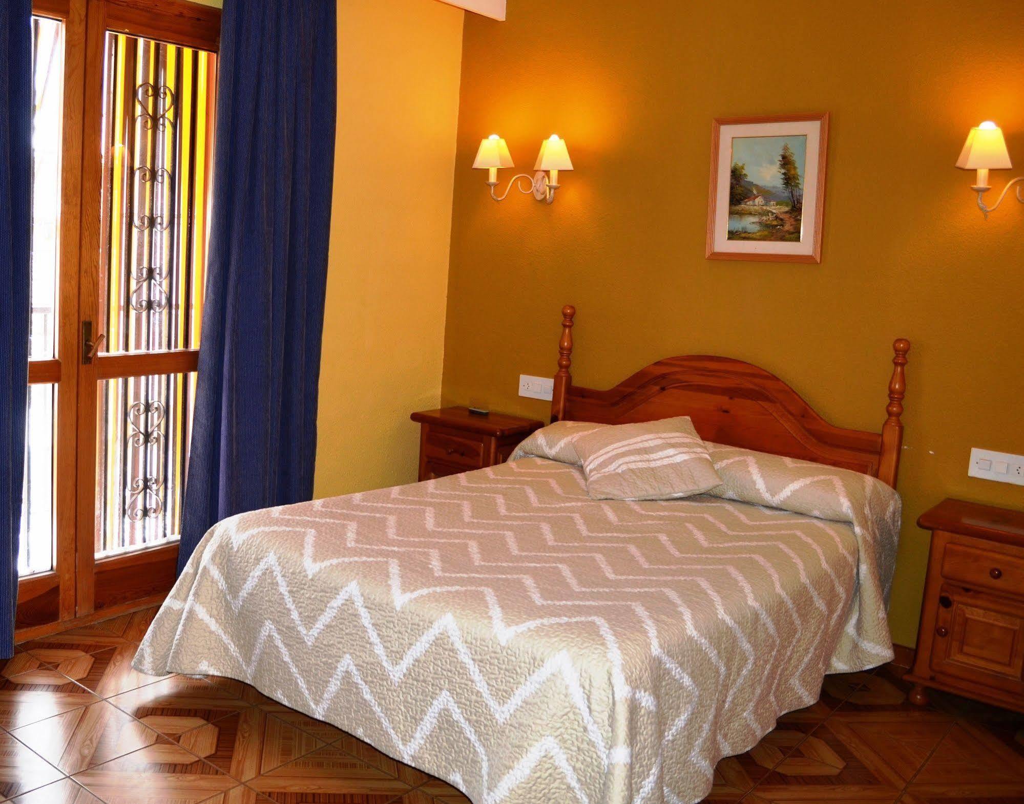 Hotel Suiza Bronchales Luaran gambar