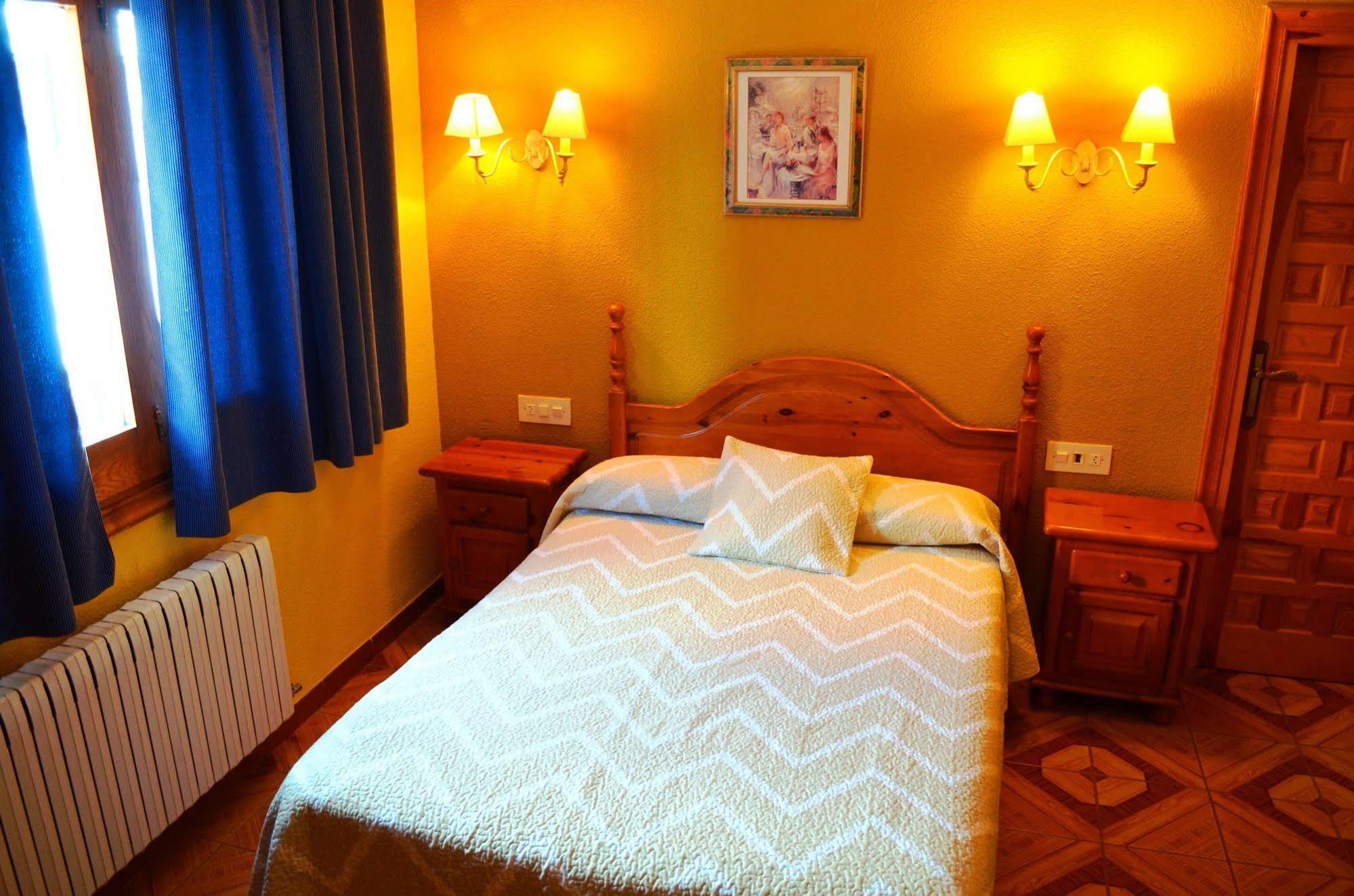 Hotel Suiza Bronchales Luaran gambar